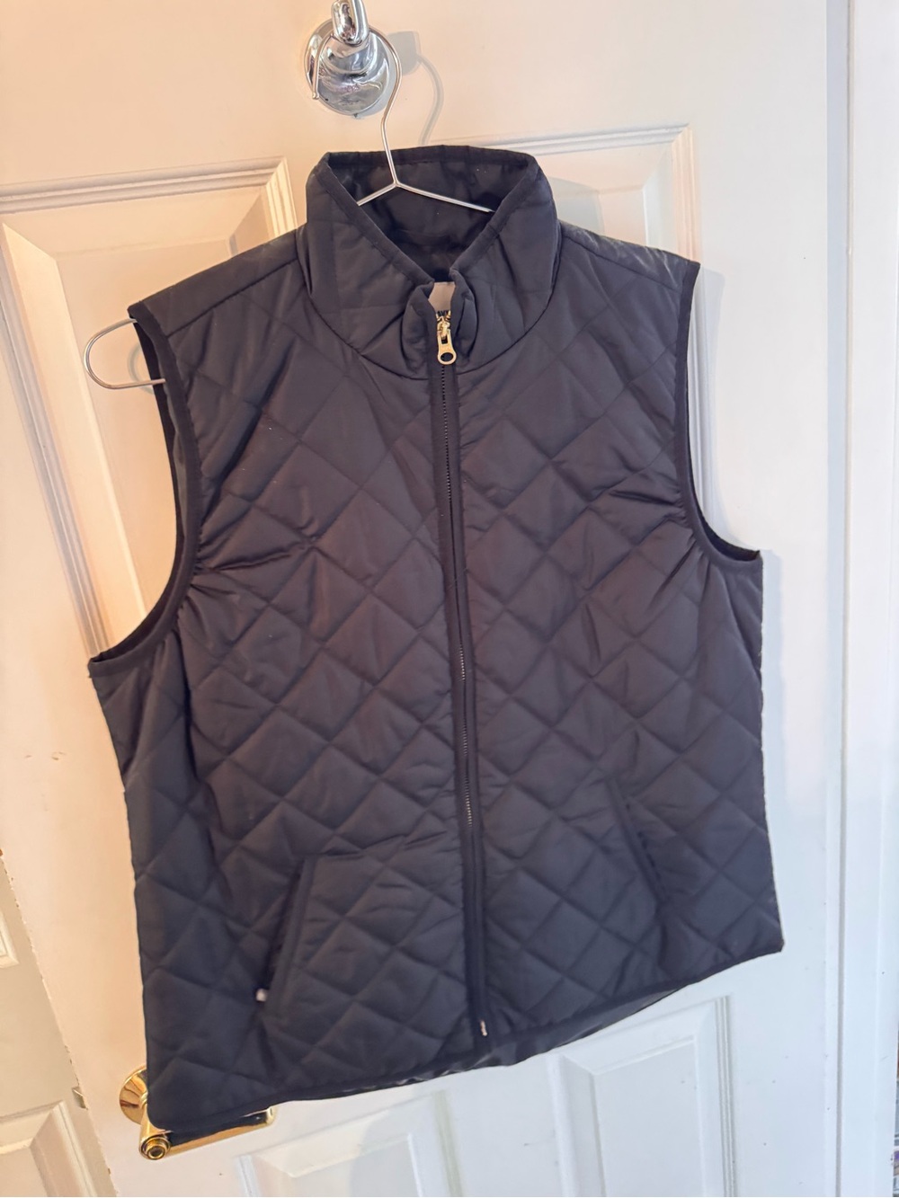 Quilted Sleeveless Zip-Front Vest in Black